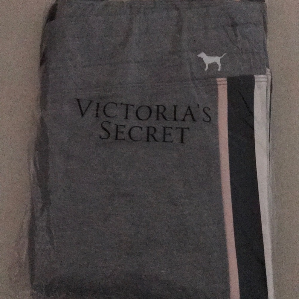 NIP NEW VS PINK Campus Leggings.